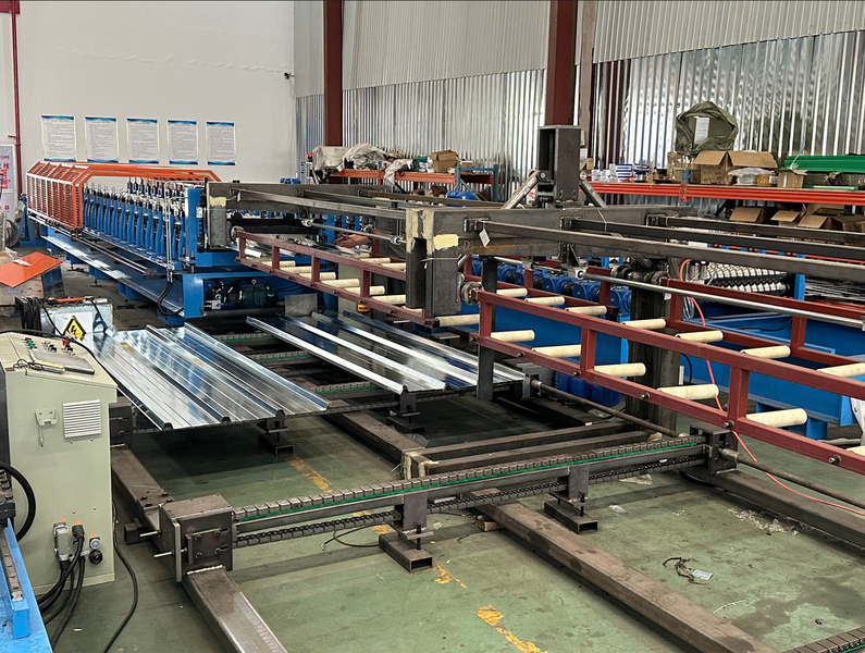 Cina terbaik Mesin Crimping Lembaran Atap penjualan