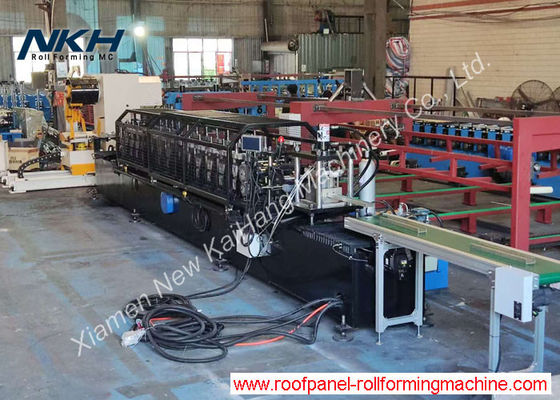C68 Roll Forming Machine dengan Non Stop Punching, Printing&Cutting Connection Parts untuk Bangunan Logam
